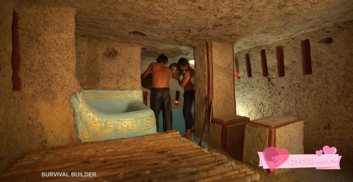 2 男子在山上挖了一個洞在地下建造了驚人的公寓